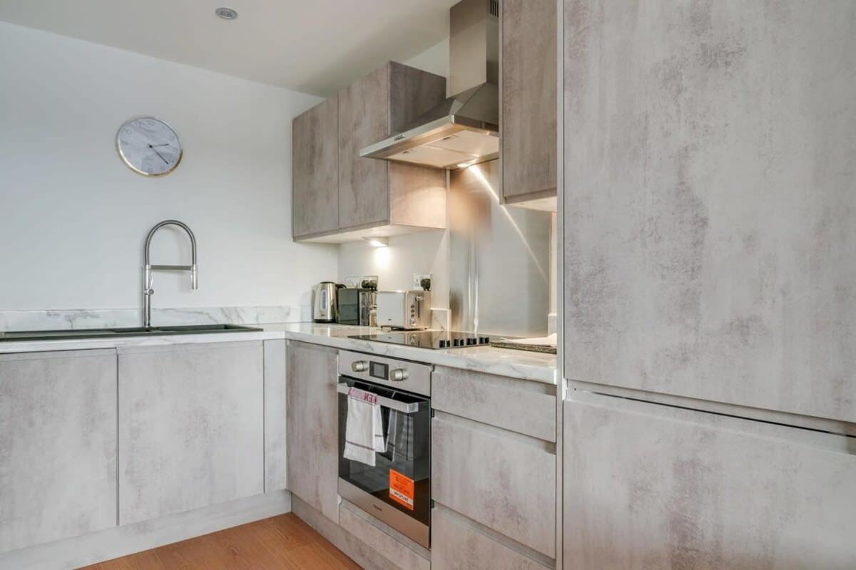 Lovely Riverside 2 Bed Apartment Leeds  Exterior photo